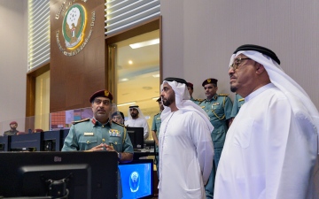 الصورة: الصورة: سيف بن زايد يفتتح غرفة جاهزية الدفاع المدني في دبي القائمة على الذكاء الاصطناعي