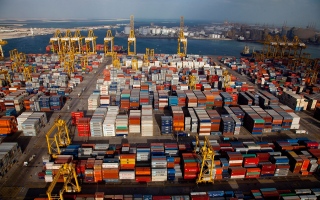 «ستاندرد تشارترد»: الإمارات تتخطى متوسط النمو العالمي للتجارة