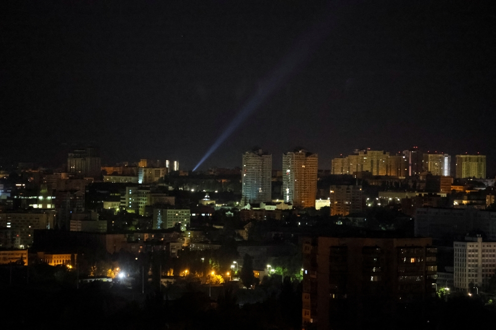 أوكرانيا: دفاعاتنا أسقطت عشرات الصواريخ والمسيرات من سماء كييف