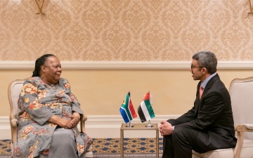 الصورة: الصورة: عبدالله بن زايد يلتقى وزيرة خارجية جنوب أفريقيا على هامش اجتماع "أصدقاء بريكس"