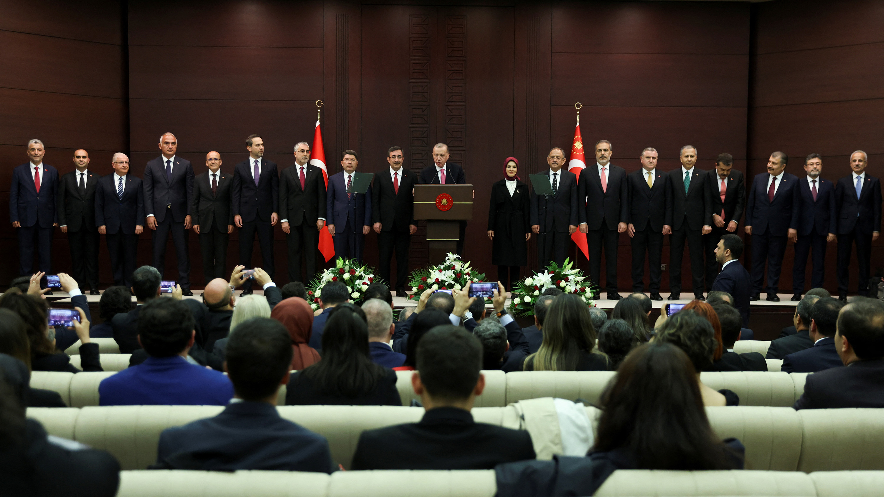 أردوغان يعيد تشكيل الحكومة التركية بتركيز على الاقتصاد والأمن