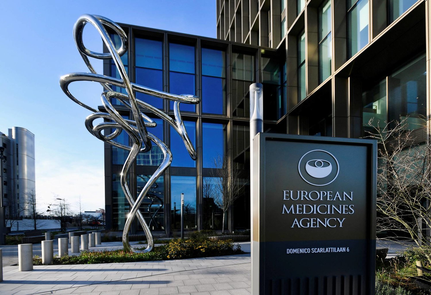 وكالة الأدوية الأوروبية: كوفيد لا يزال يمثّل تهديداً