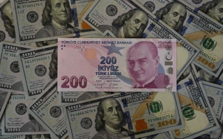 الصورة: الصورة: تراجع قياسي جديد لليرة التركية مقابل الدولار بعد الانتخابات