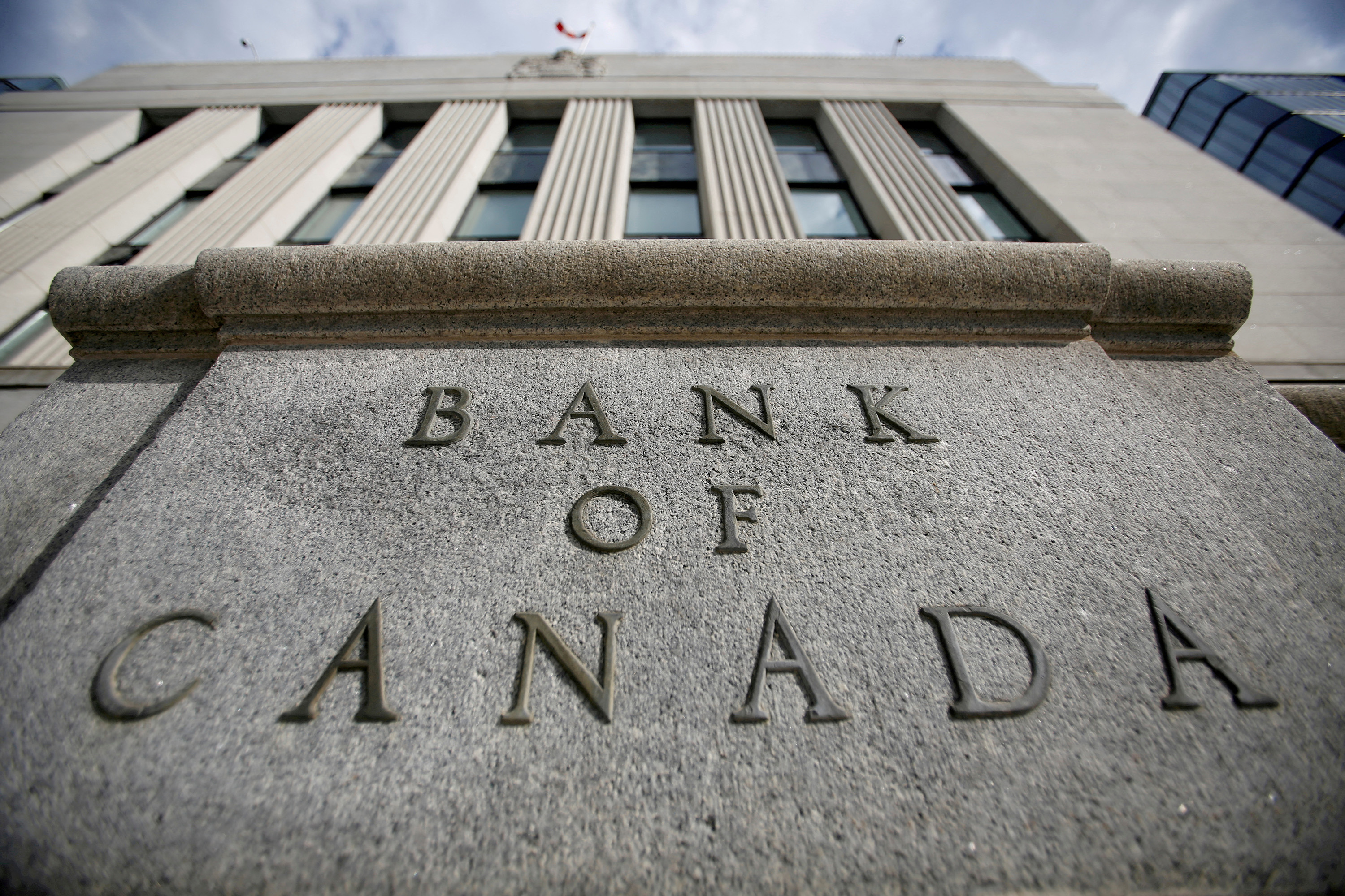 على خلاف التوقعات .. بنك كندا المركزي يرفع سعر الفائدة