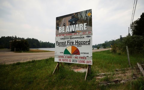 الصورة: الصورة: حرائق الغابات في كندا تهدد البنية التحتية وتفرض الإجلاء على السكان