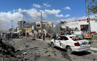 الصورة: الصورة: بينهم طفلان.. مقتل 22 شخصاً بانفجار في الصومال