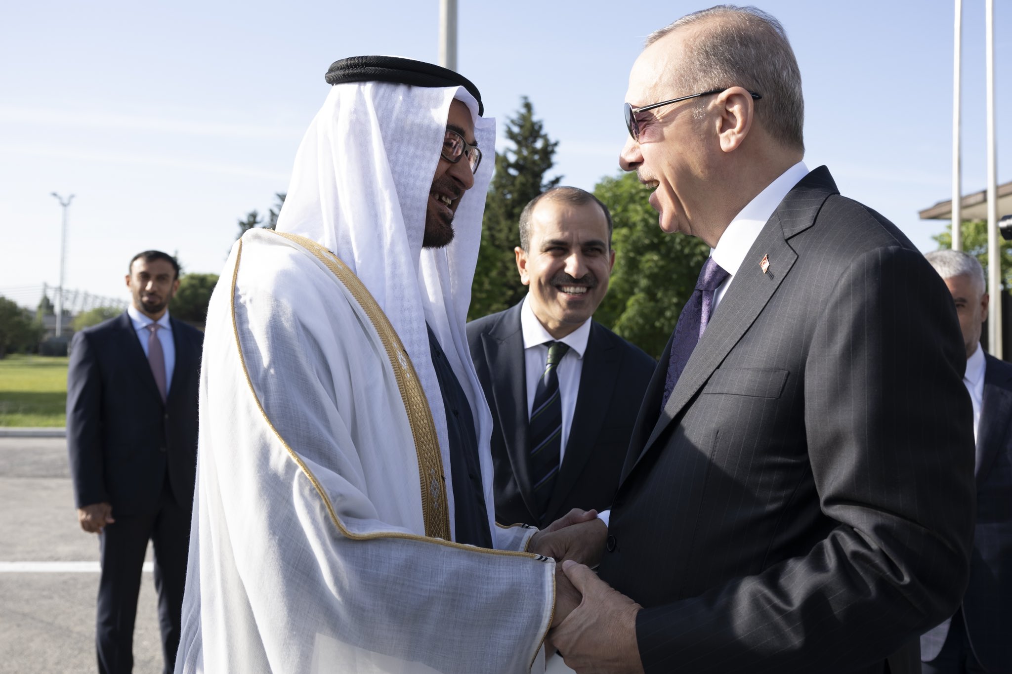 محمد بن زايد يبحث مع أردوغان تعزيز العلاقات الإستراتيجية