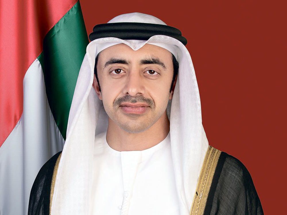 عبدالله بن زايد ورئيس مجلس الوزراء وزير خارجية قطر يتبادلان هاتفياً التهنئة بمناسبة استئناف العمل في سفارتي البلدين