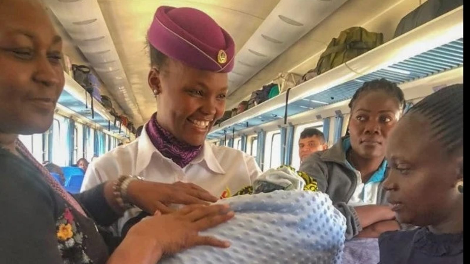 ولادة طفل خلال رحلة قطار سريع في كينيا