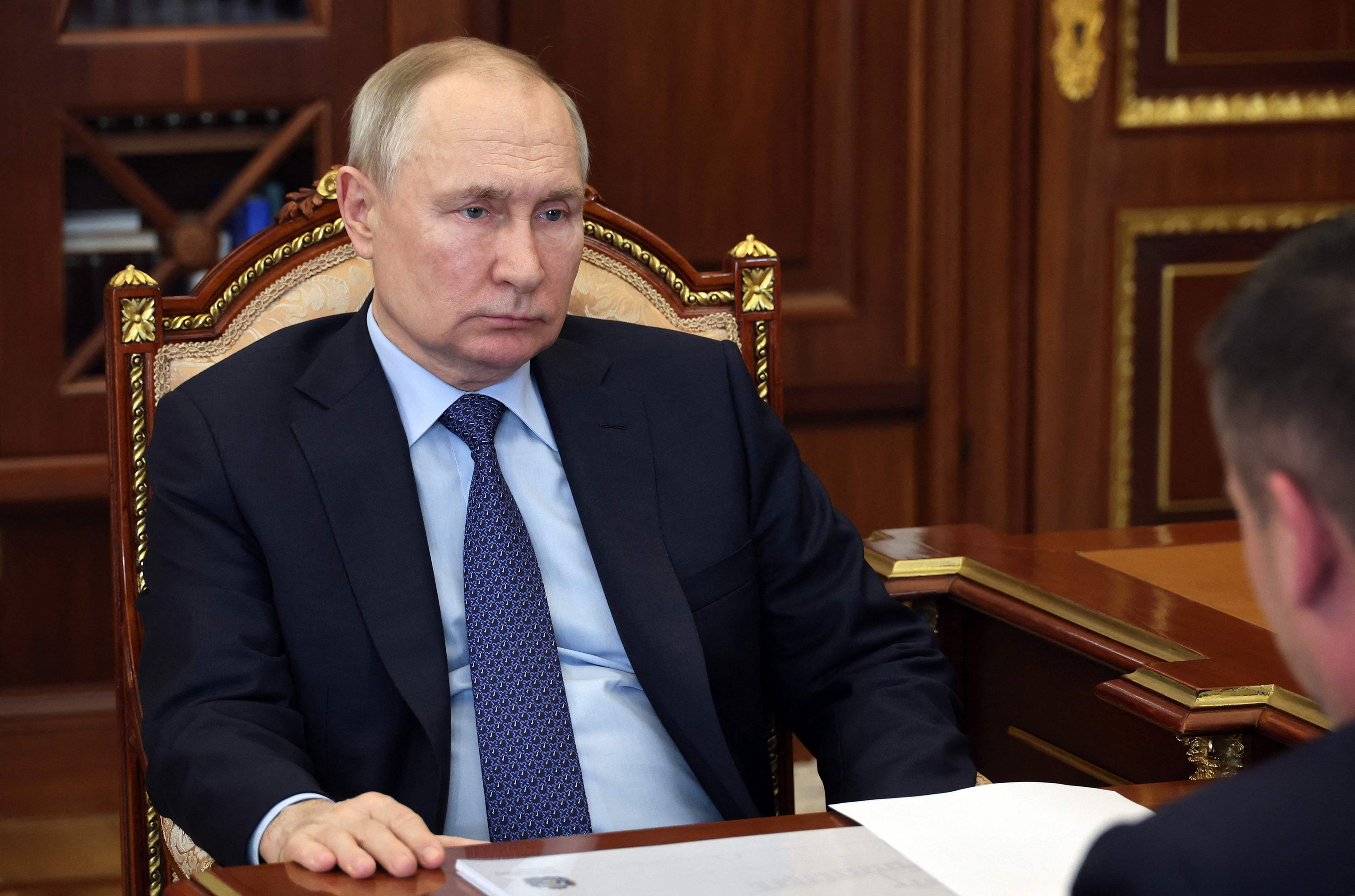 بوتين يتلقى تقارير متواصلة من الأجهزة الأمنية بشأن تمرد فاغنر