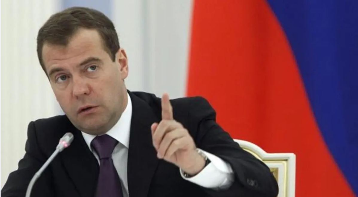 ميدفيديف: إذا سقطت الأسلحة النووية الروسية في يد فاغنر ستحدث كارثة