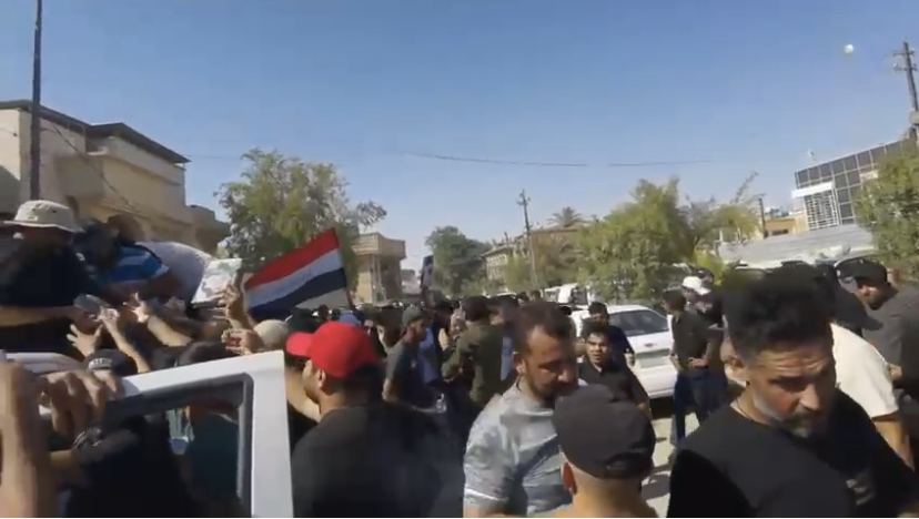 العراق.. متظاهرون يقتحمون السفارة السويدية احتجاجًا على إحراق المصحف
