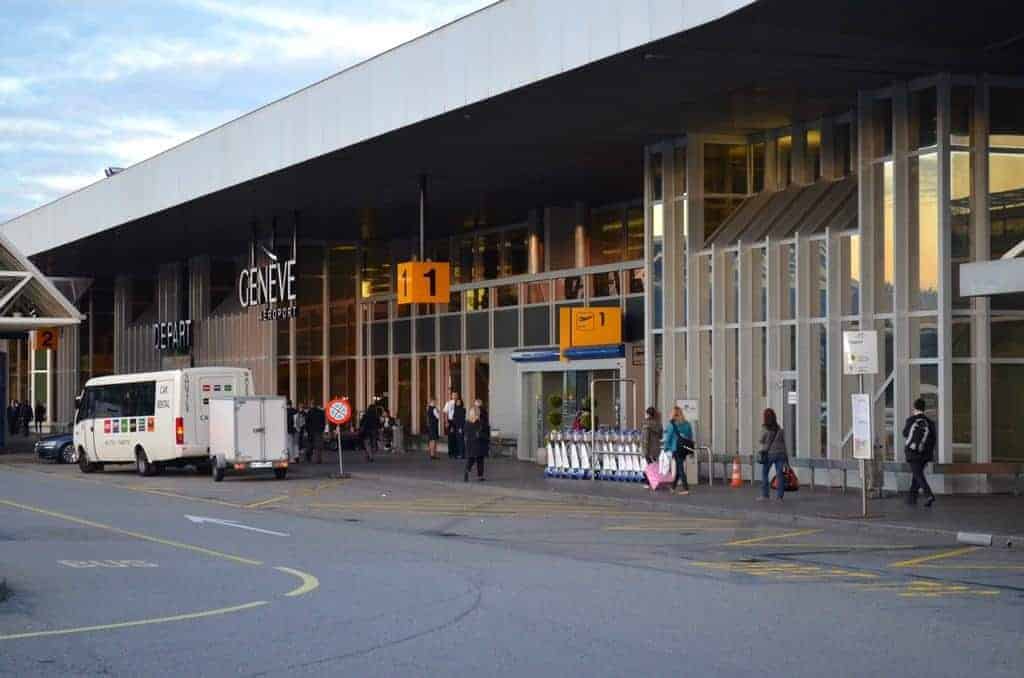 إلغاء 60 رحلة جوية جراء إضراب في مطار جنيف