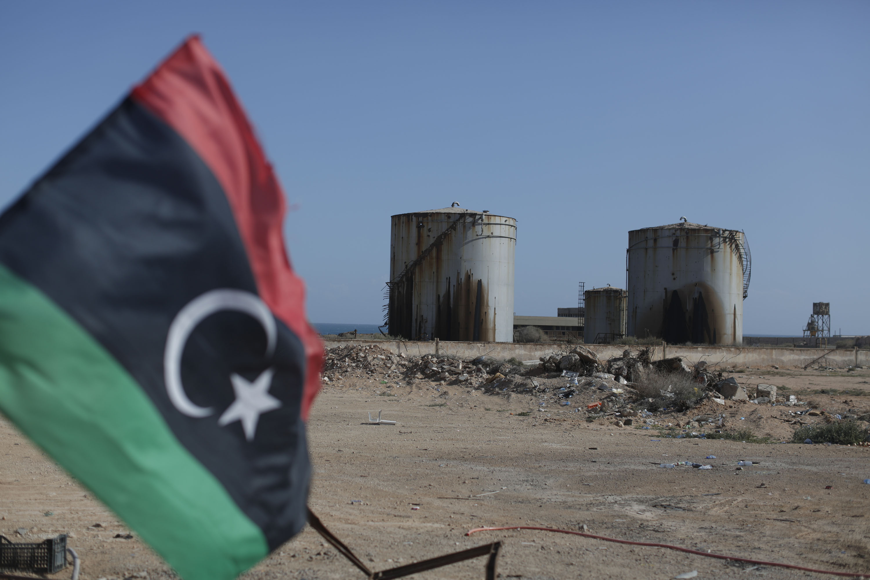 أمريكا تدعو السياسيين الليبيين إلى الابتعاد عن التهديد بإغلاق النفط