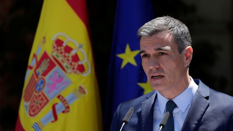 رئيس الوزراء الإسباني يتعهد بتقديم 55 مليون يورو مساعدات لأوكرانيا