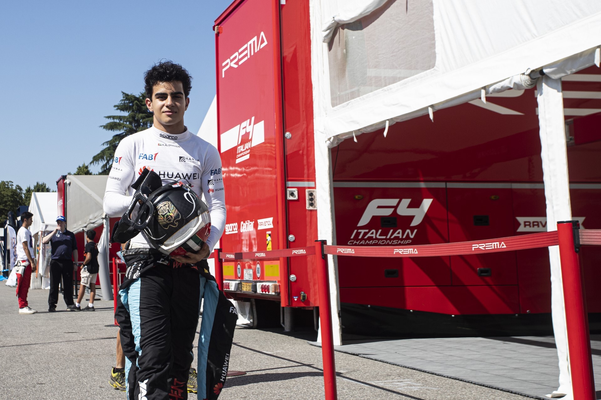 البطل الإماراتي راشد الظاهري يحقق أفضل النتائج في بطولة الفورمولا 4 بإيطاليا