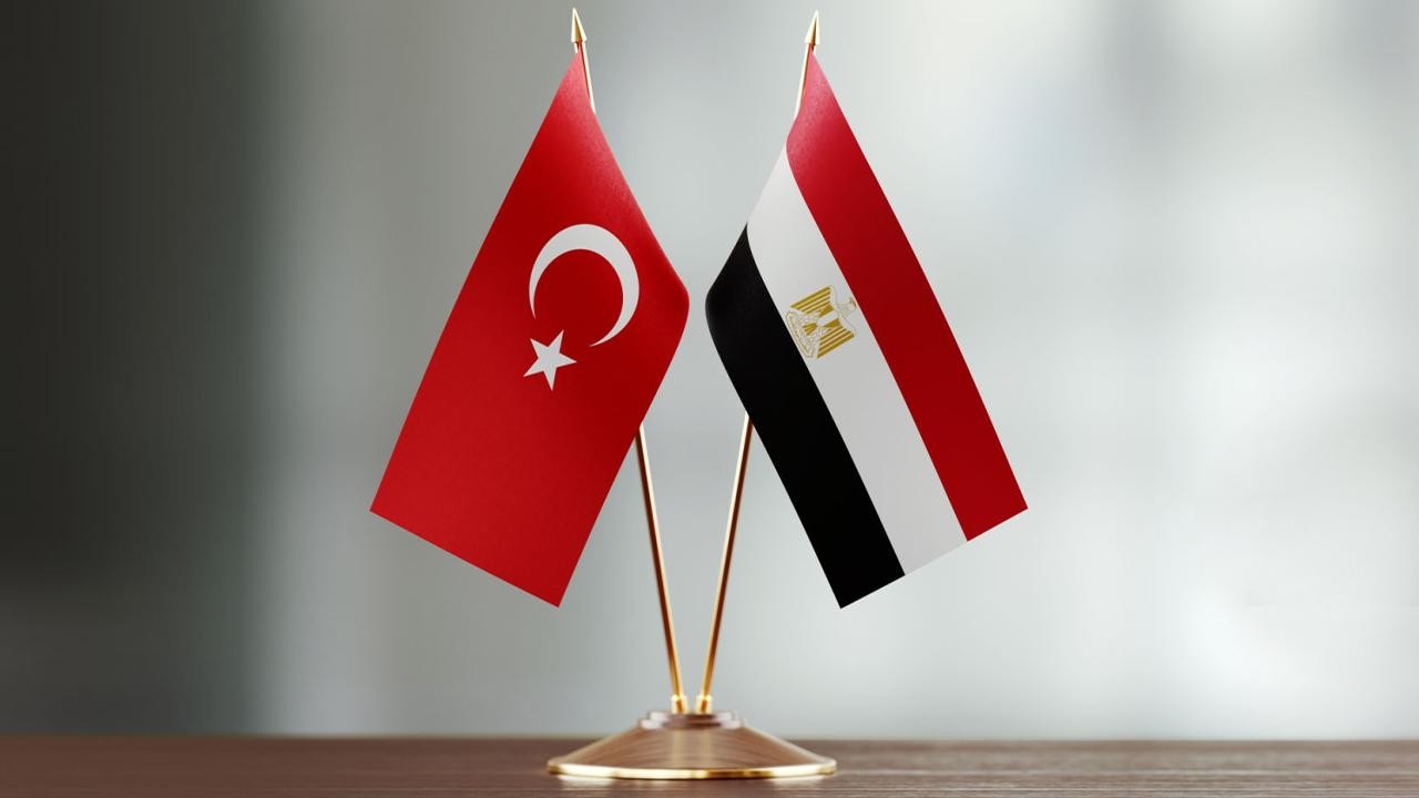 مصر تعلن رفع العلاقات الدبلوماسية مع تركيا إلى مستوى السفراء