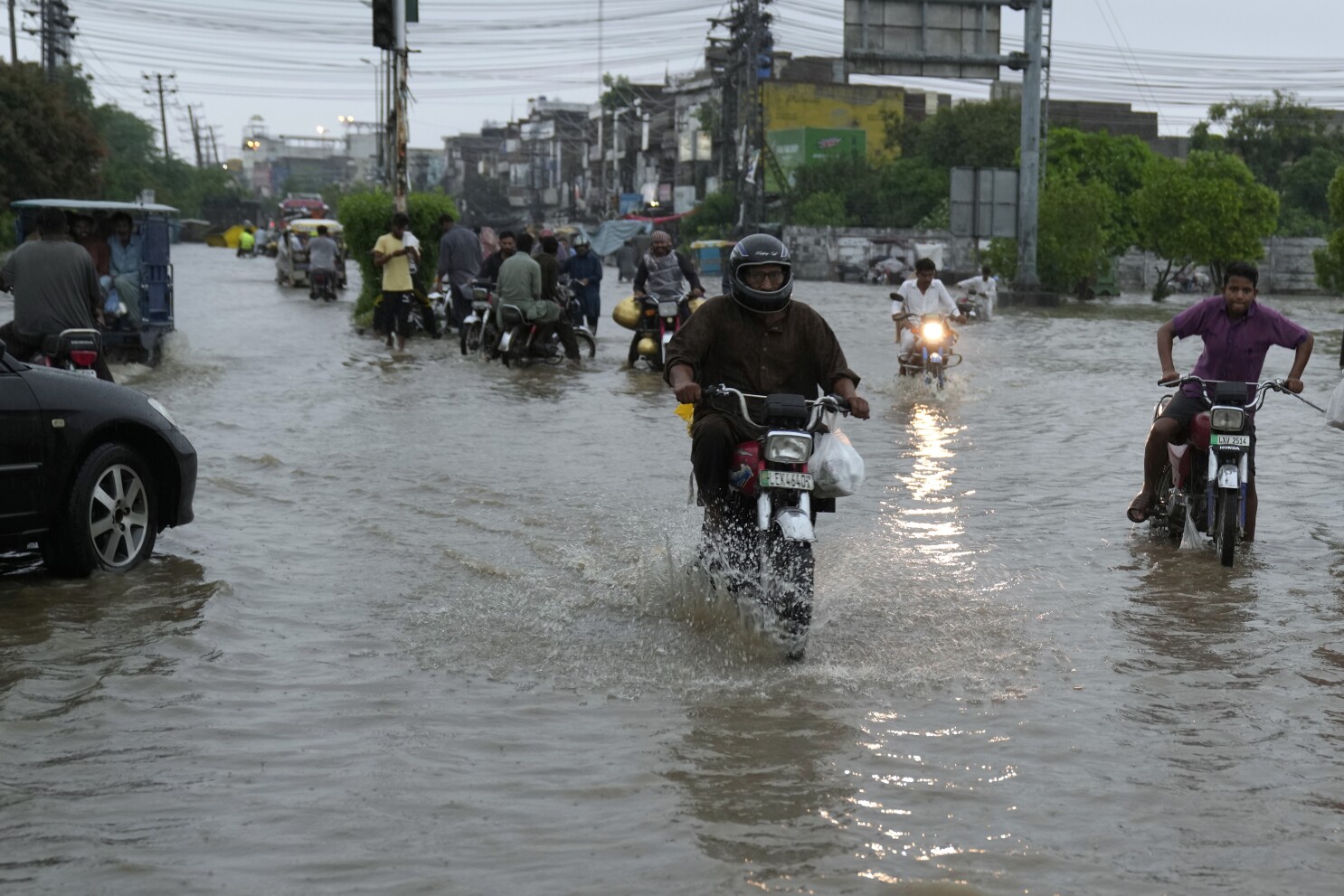 ارتفاع حصيلة ضحايا الأمطار الموسمية في باكستان إلى 55 قتيلاً