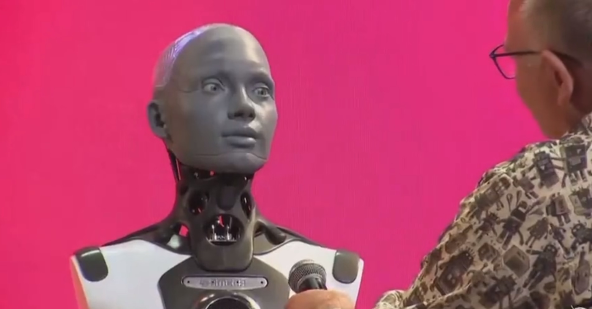 الروبوتات تطمئن البشرية: لن نتمرد عليكم!