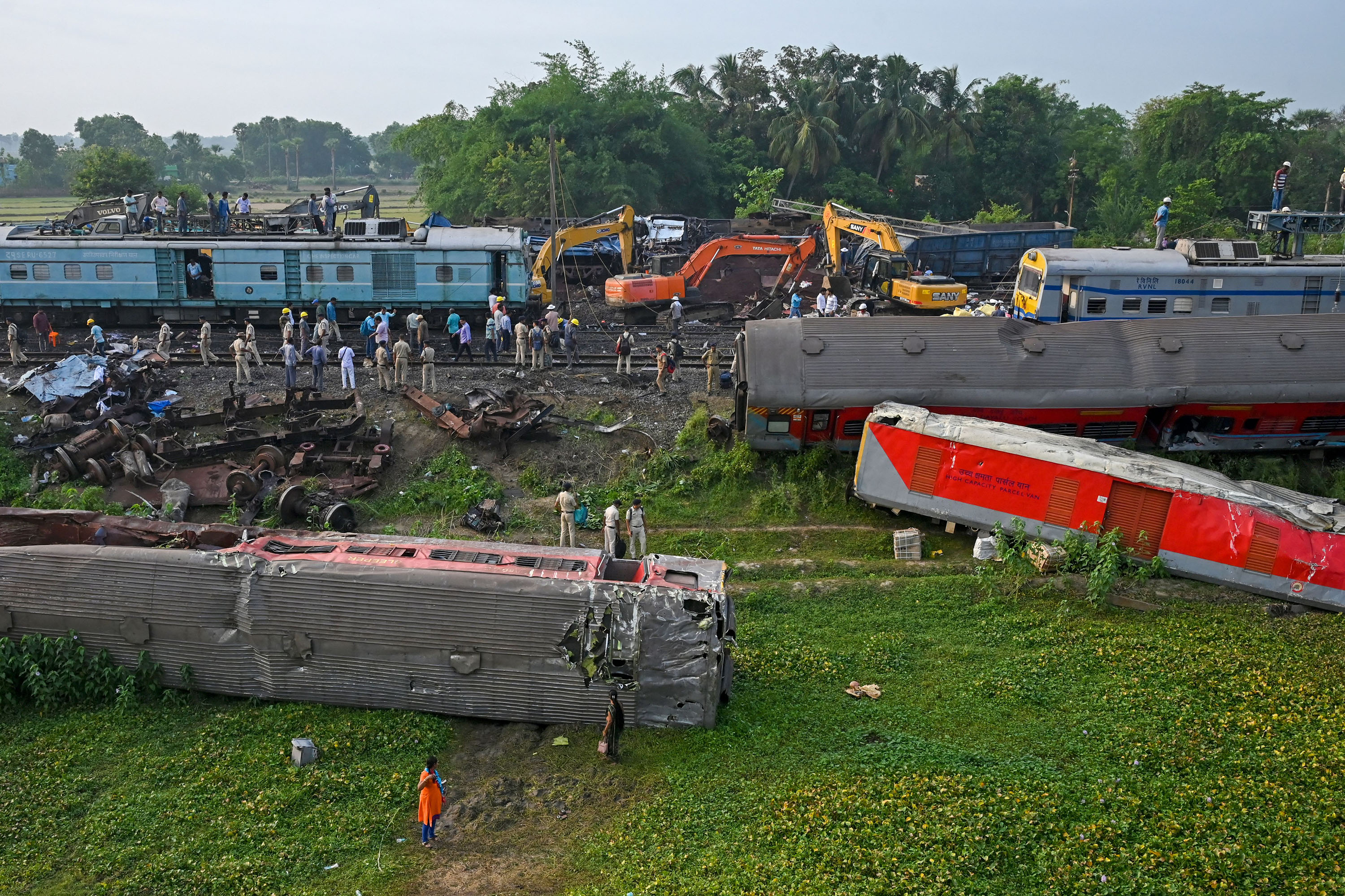 الهند تعتقل 3 من مسؤولي السكك الحديد على خلفية حادث قطار