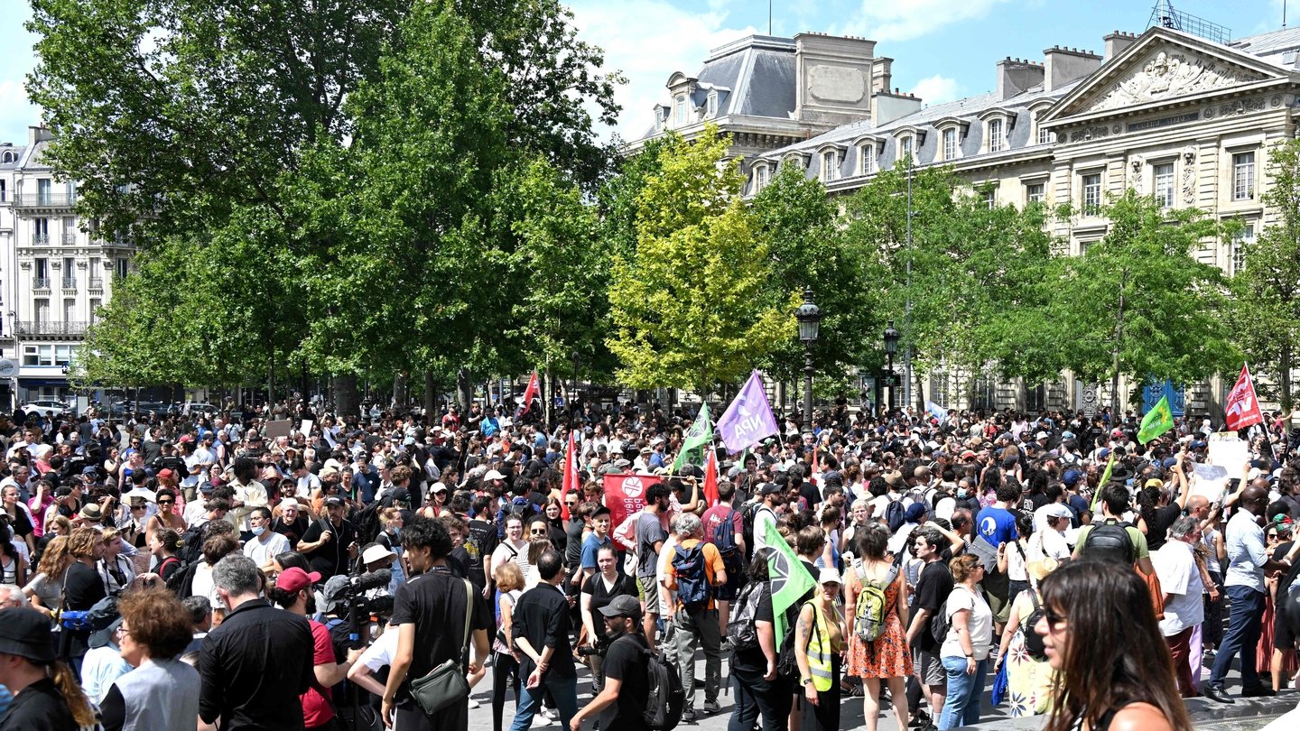 مسيرات «حزن وغضب» ضد عنف الشرطة في فرنسا
