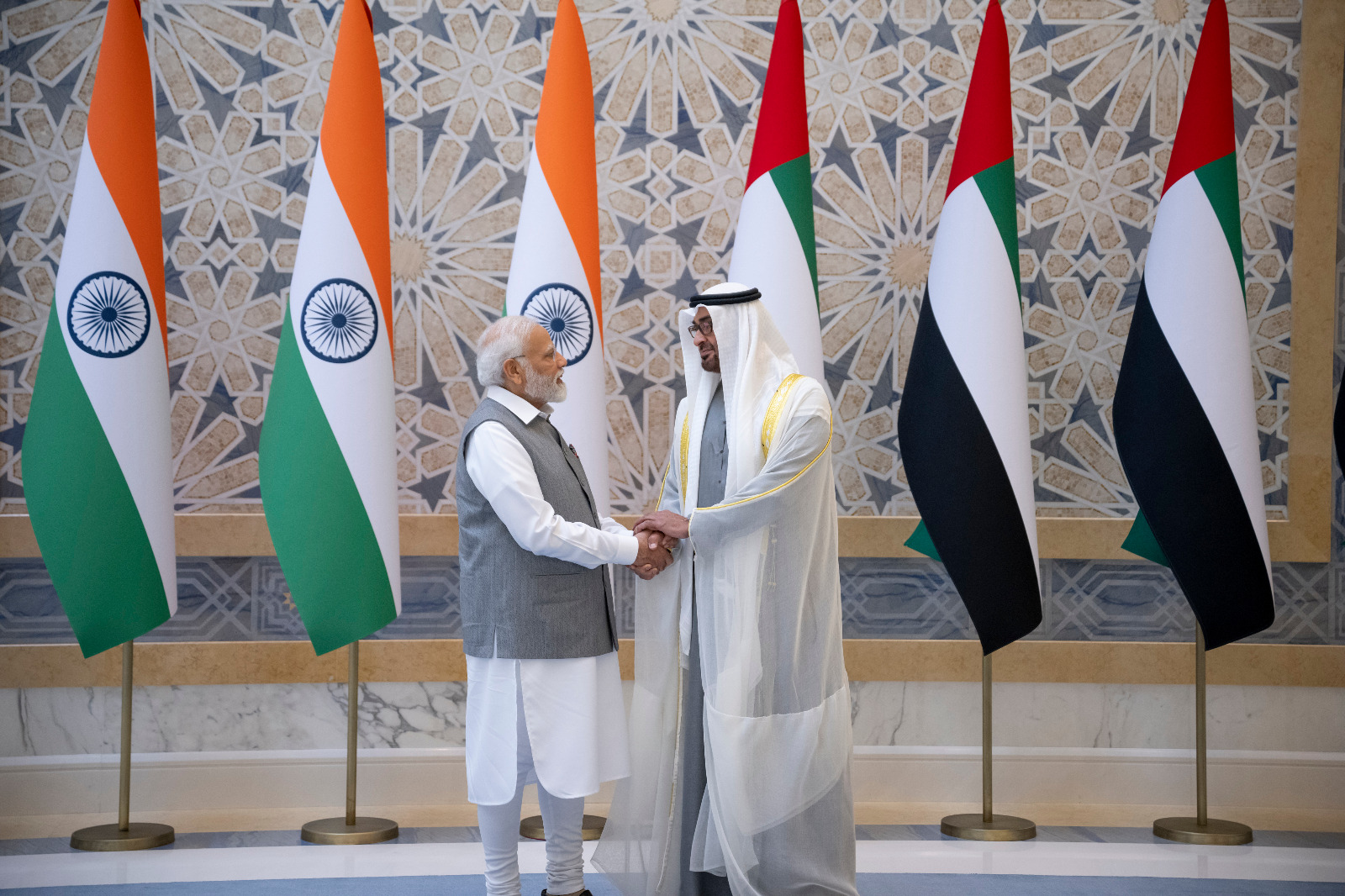 رئيس الدولة ورئيس وزراء الهند يشهدان تبادل مذكرات تفاهم بين البلدين