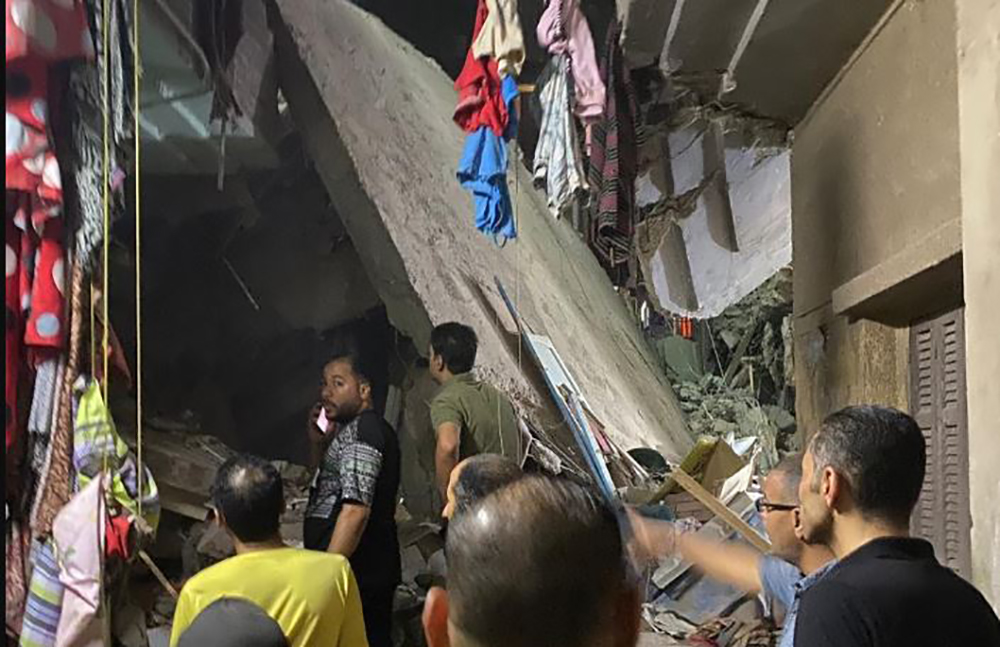 وفاة 8 اشخاص بانهيار مبنى سكني في القاهرة