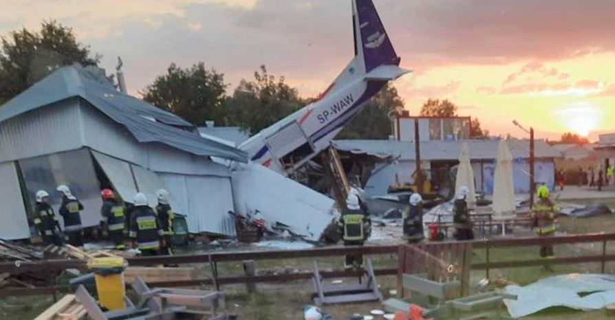 بولندا : مصرع 5 أشخاص في حادث سقوط طائرة