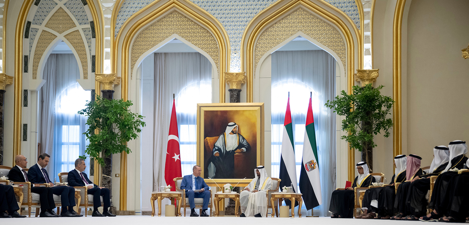 محمد بن زايد وأردوغان يشهدان تبادل اتفاقيات ومذكرات تفاهم بقيمة 50.7 مليار دولار