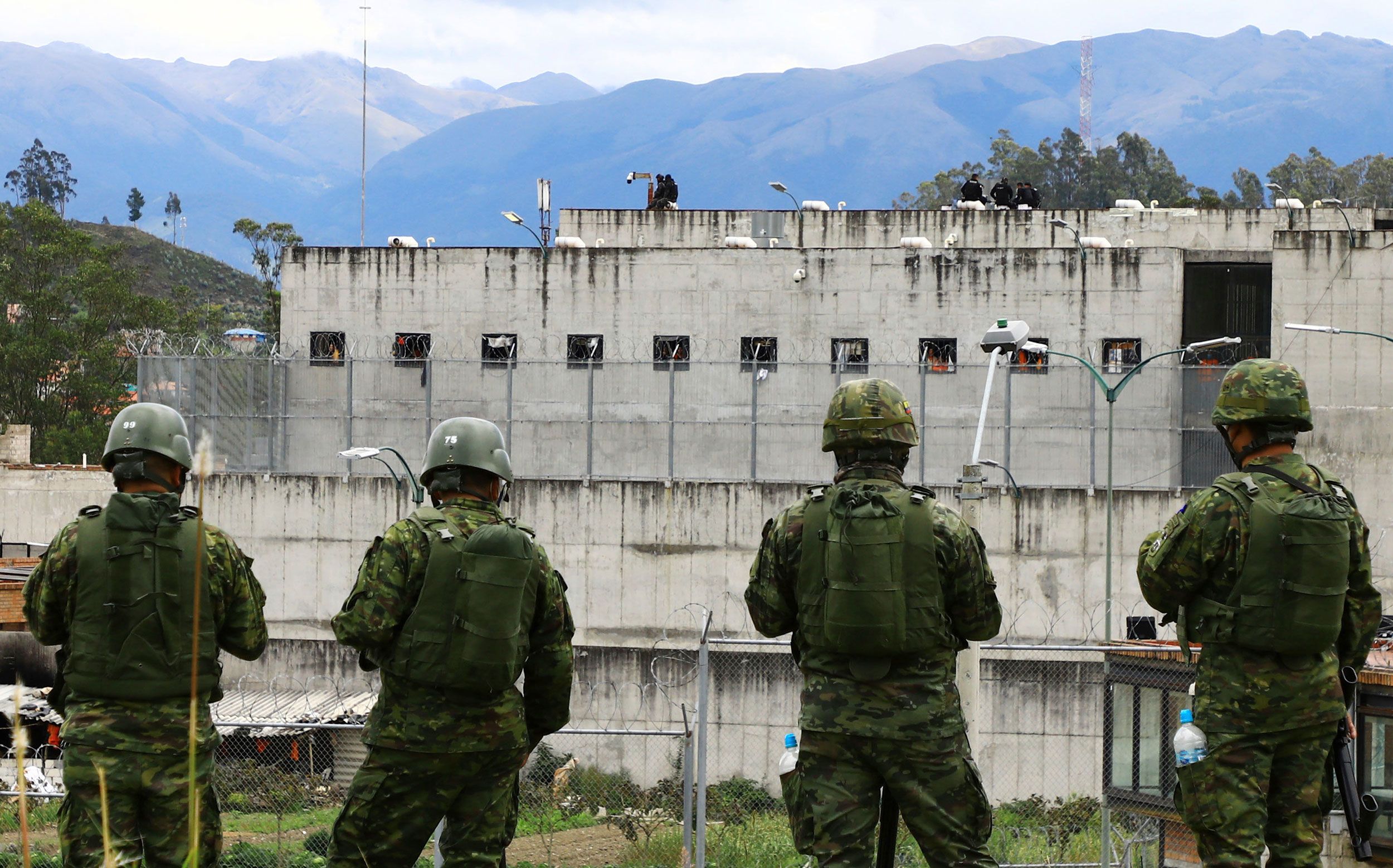 الإكوادور تعزز التدابير الأمنية في سجونها
