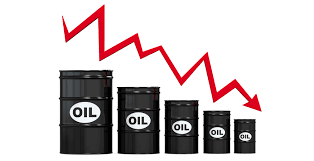 النفط يبدأ أغسطس على تراجع بعد ارتفاع الأسعار في يوليو