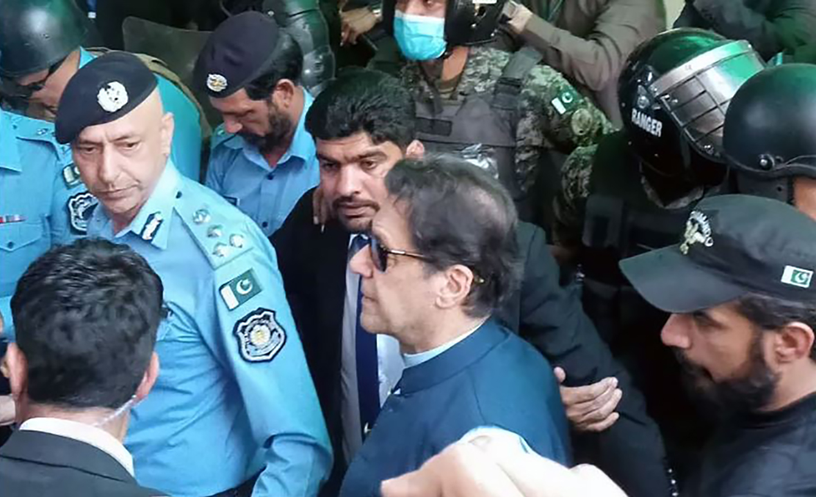 القبض على عمران خان بعد صدور حكم بسجنه 3 سنوات