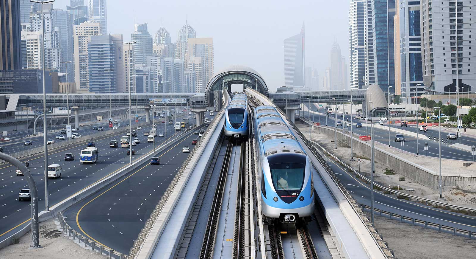طرق دبي توفر خدمة الحافلات لركاب محطات المترو المتأثرة
