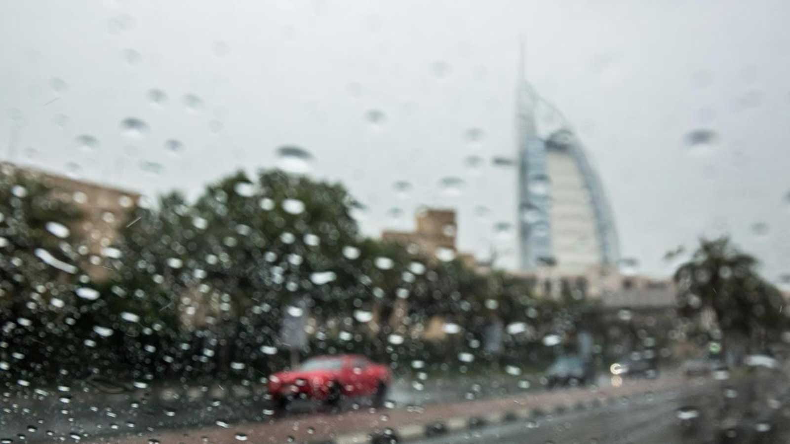 توقع سقوط أمطار على الإمارات غداً