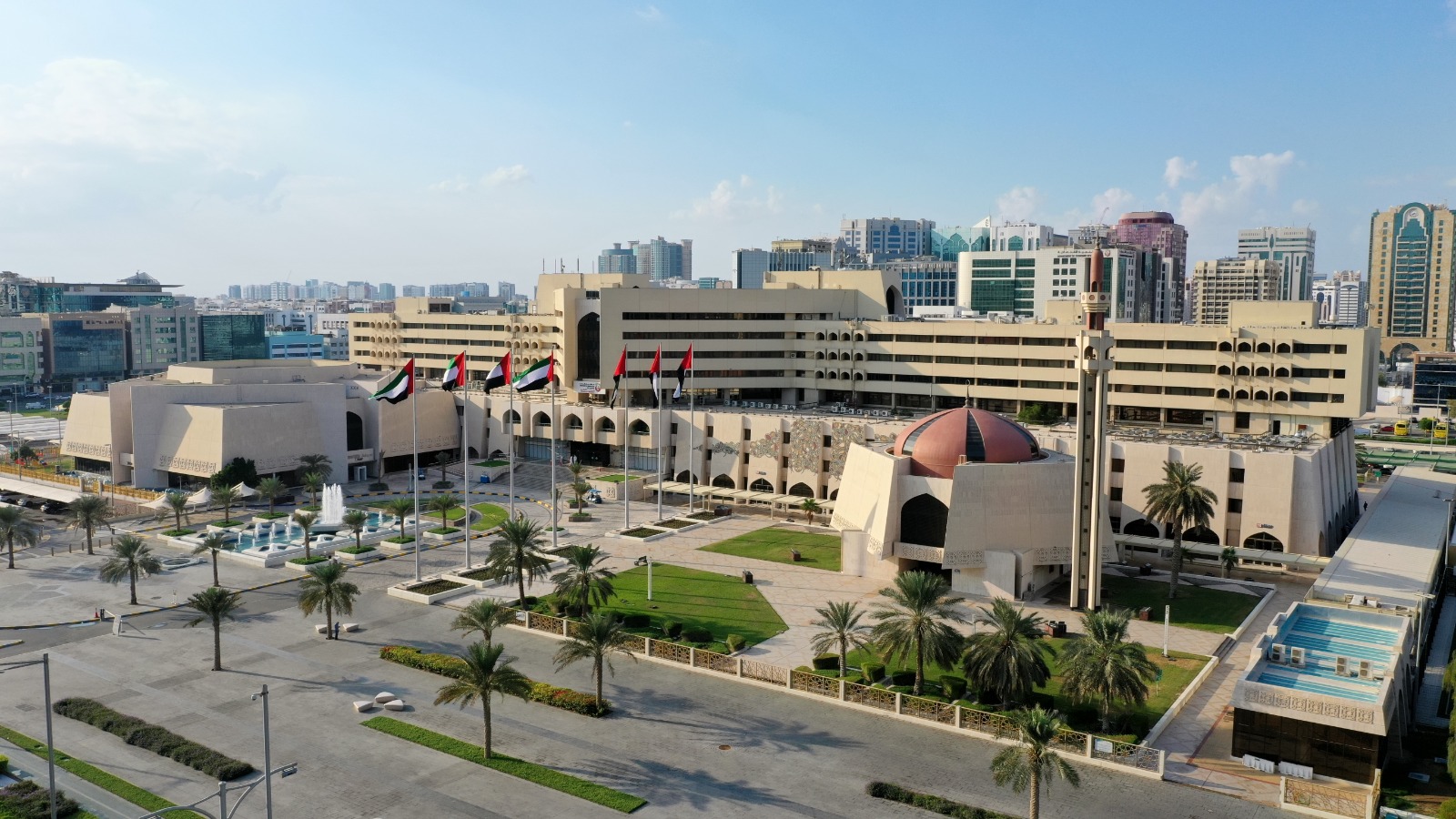 بلدية مدينة أبوظبي تدعو إلى تصحيح أوضاع المباني المهملة والمهجورة