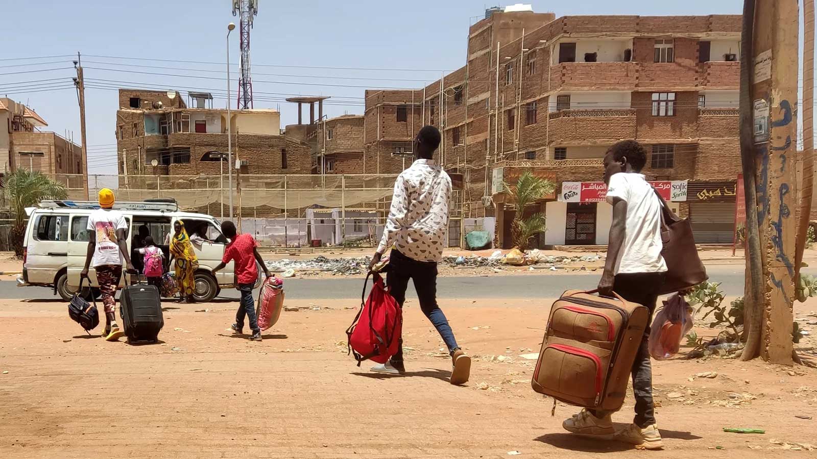 الاشتباكات تجبر سكان أم درمان على مغادرة منازلهم