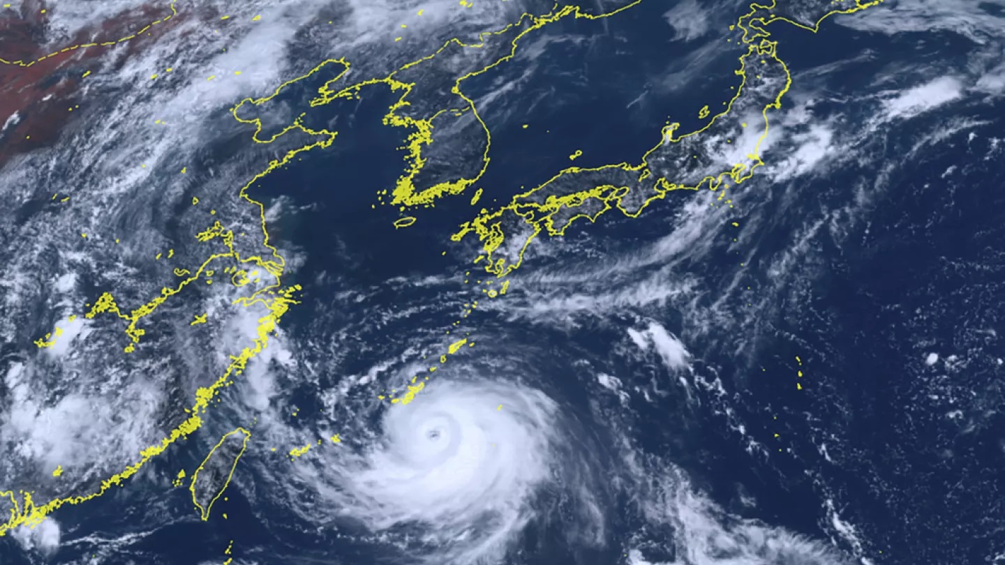 «خانون» يضرب جنوب اليابان والشمال يتأهب لعاصفة