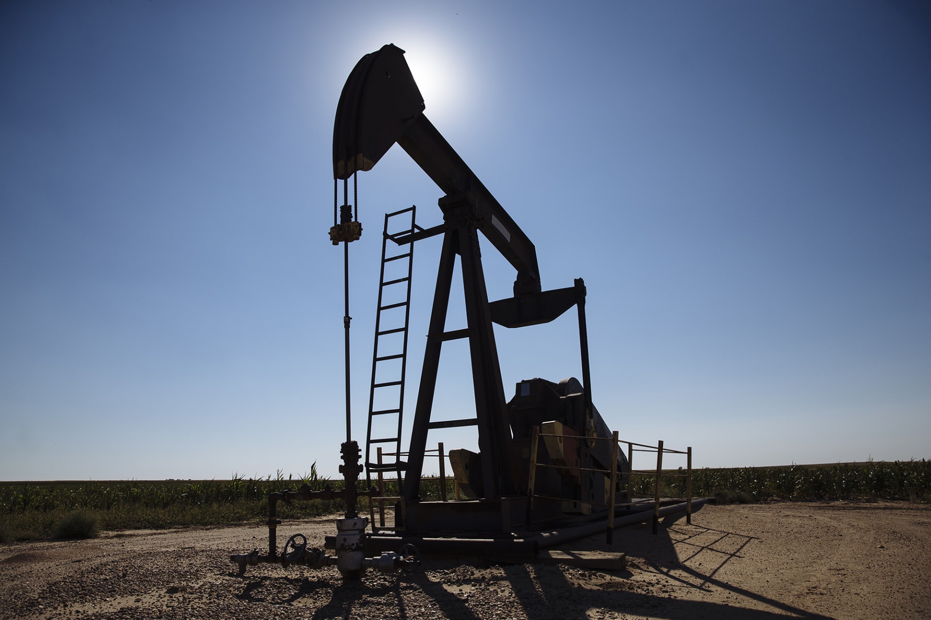 ارتفاع حاد لأسعار النفط بسبب الخوف من اضطراب الإمدادات