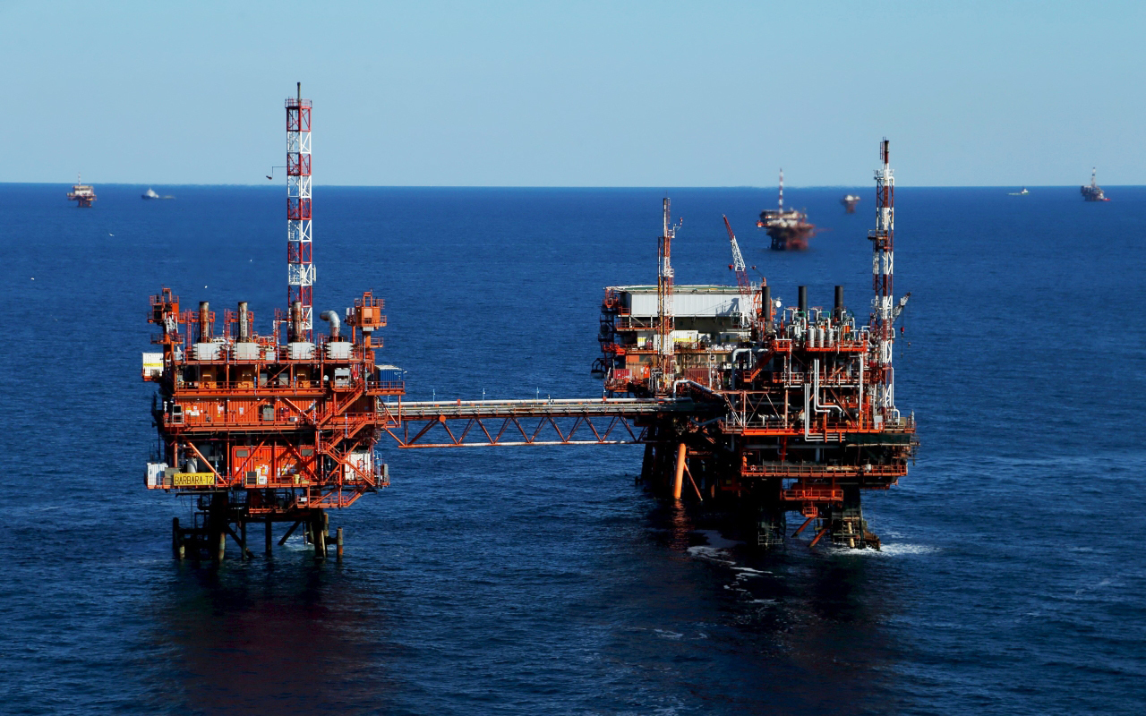 «الدولية للطاقة» ترفع توقعات الطلب العالمي على النفط إلى أعلى مستوياته