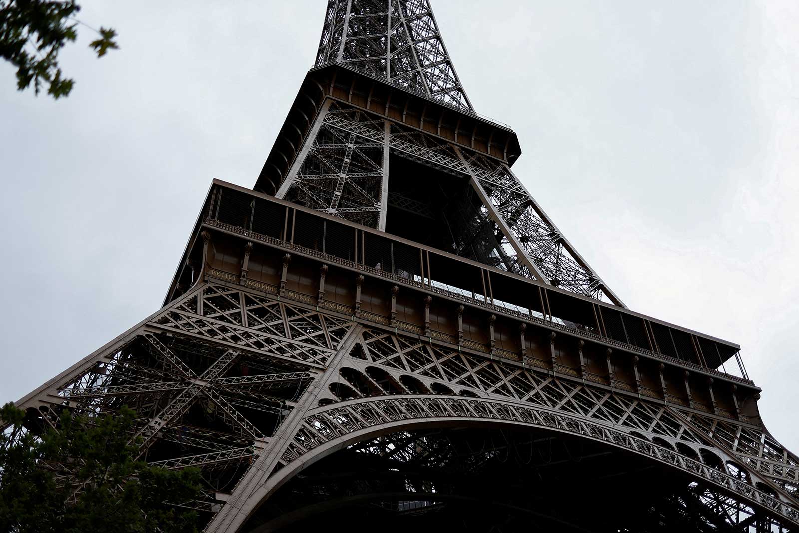 بعد تهديد بوجود قنبلة.. إخلاء برج إيفل في باريس