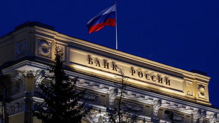 البنك المركزي الروسي يرفع الفائدة 350 نقطة أساس في اجتماع استثنائي