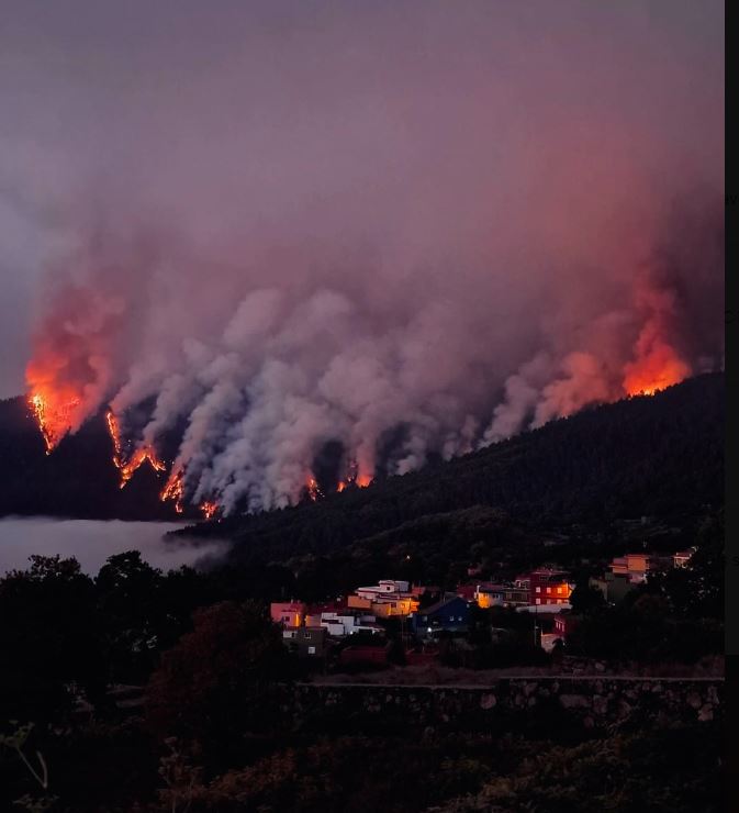 جزر الكناري تكافح الحرائق 