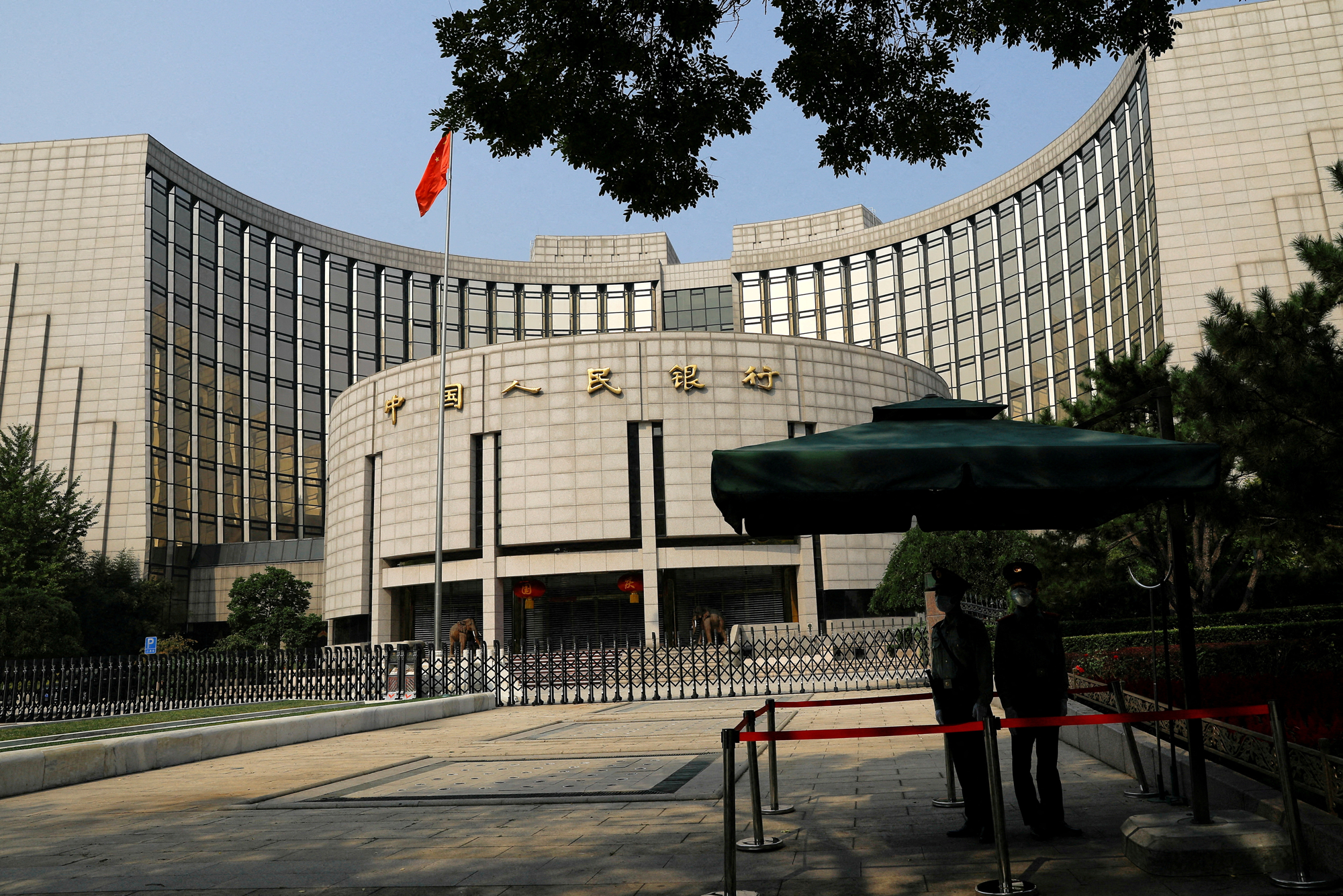 البنك المركزي الصيني يخفض من جديد نسبة فائدة مرجعية لدعم الاقتصاد