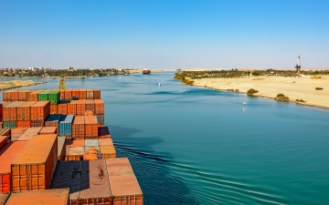 الصورة: الصورة: قناة السويس تبدأ عمليات تموين سفن الخط الملاحي بالميثانول الأخضر