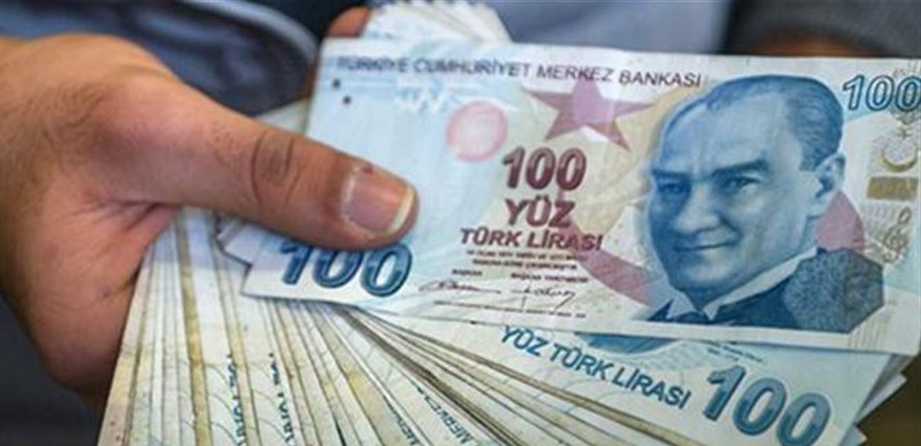 الليرة التركية تفقد 2.8% بعد يوم من رفع الفائدة
