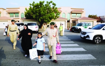 الصورة: الصورة: شرطة دبي ترحب بالأطفال في اليوم الدراسي الأول