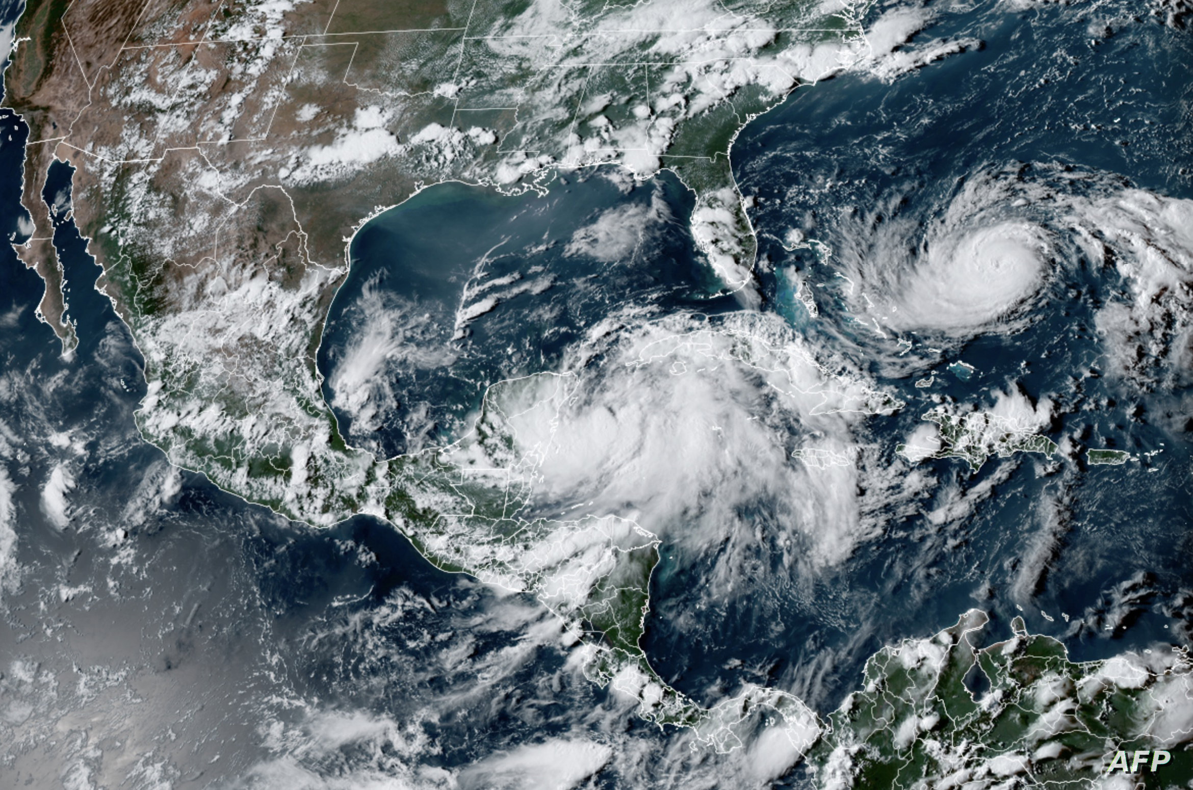 العاصفة المدارية إيداليا تتحول إلى إعصار وتتجه إلى فلوريدا
