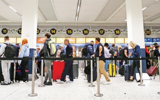 الصورة: الصورة: خلل نظام الملاحة الجوية ببريطانيا يؤثر على الرحلات لأيام