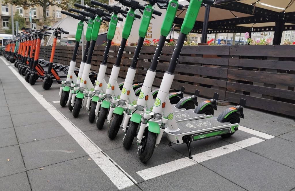 باريس تودع دراجات السكوتر الكهربائية