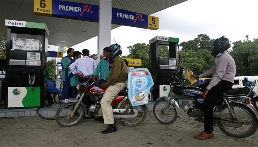 باكستان ترفع أسعار الوقود لمدة أسبوعين